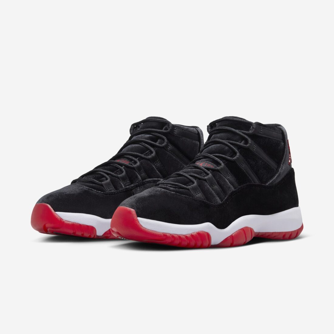 air-jordan-11-bred-velvet-db5457-061-02-1100x1100